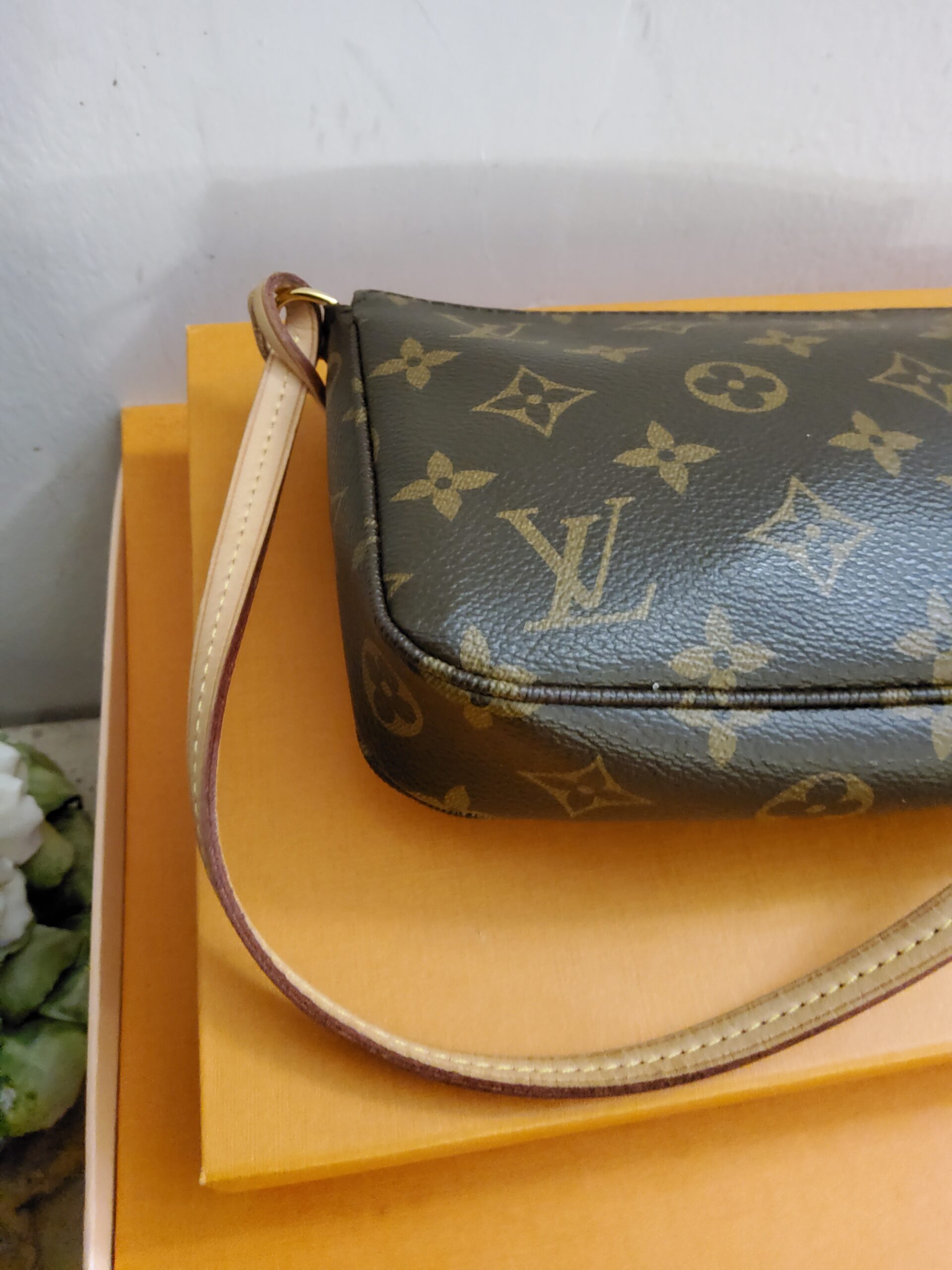 Louis Vuitton Pochette Accessoires + tracollina - immagine 2