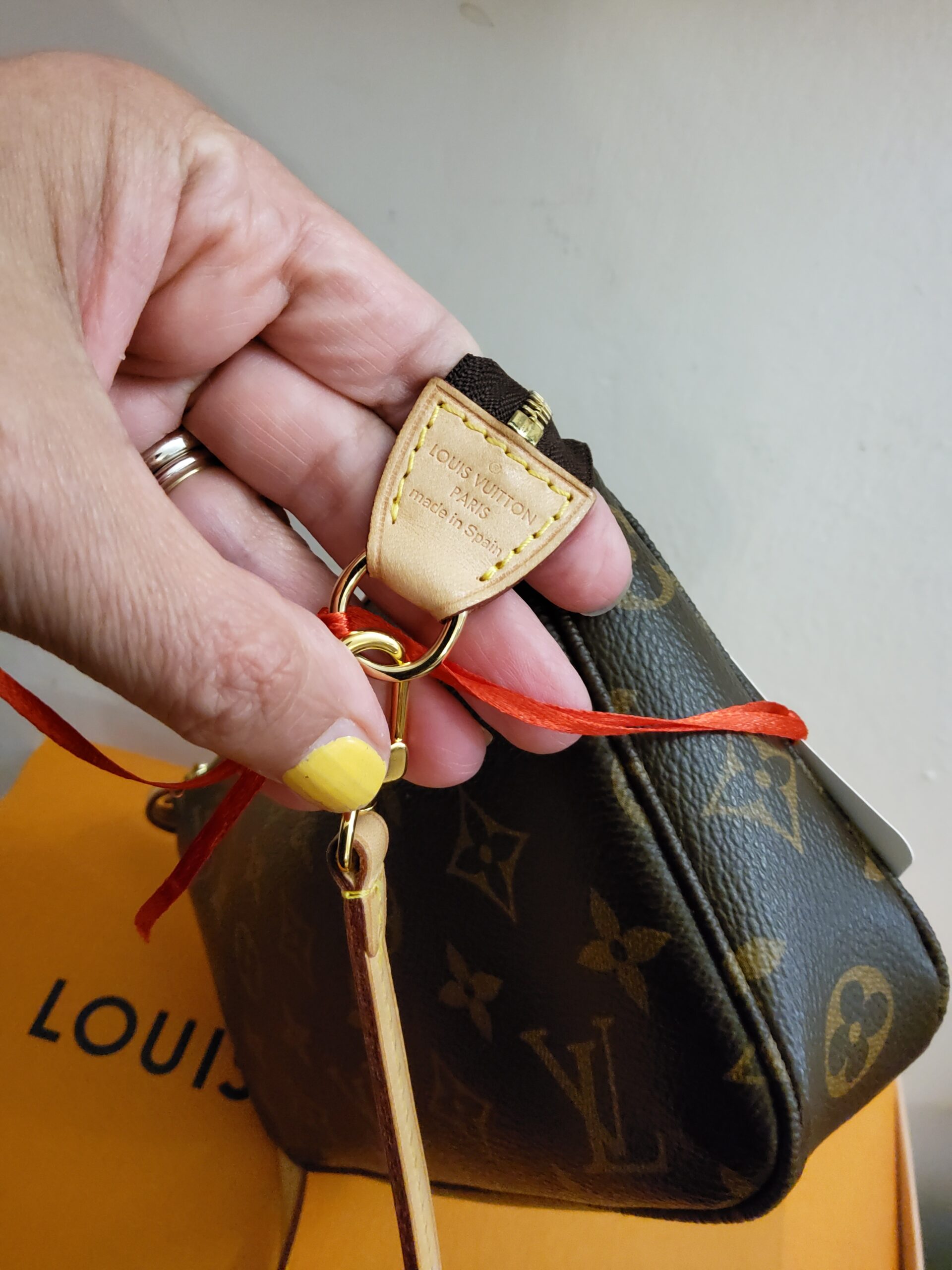 Louis Vuitton Pochette Accessoires + tracollina - immagine 3