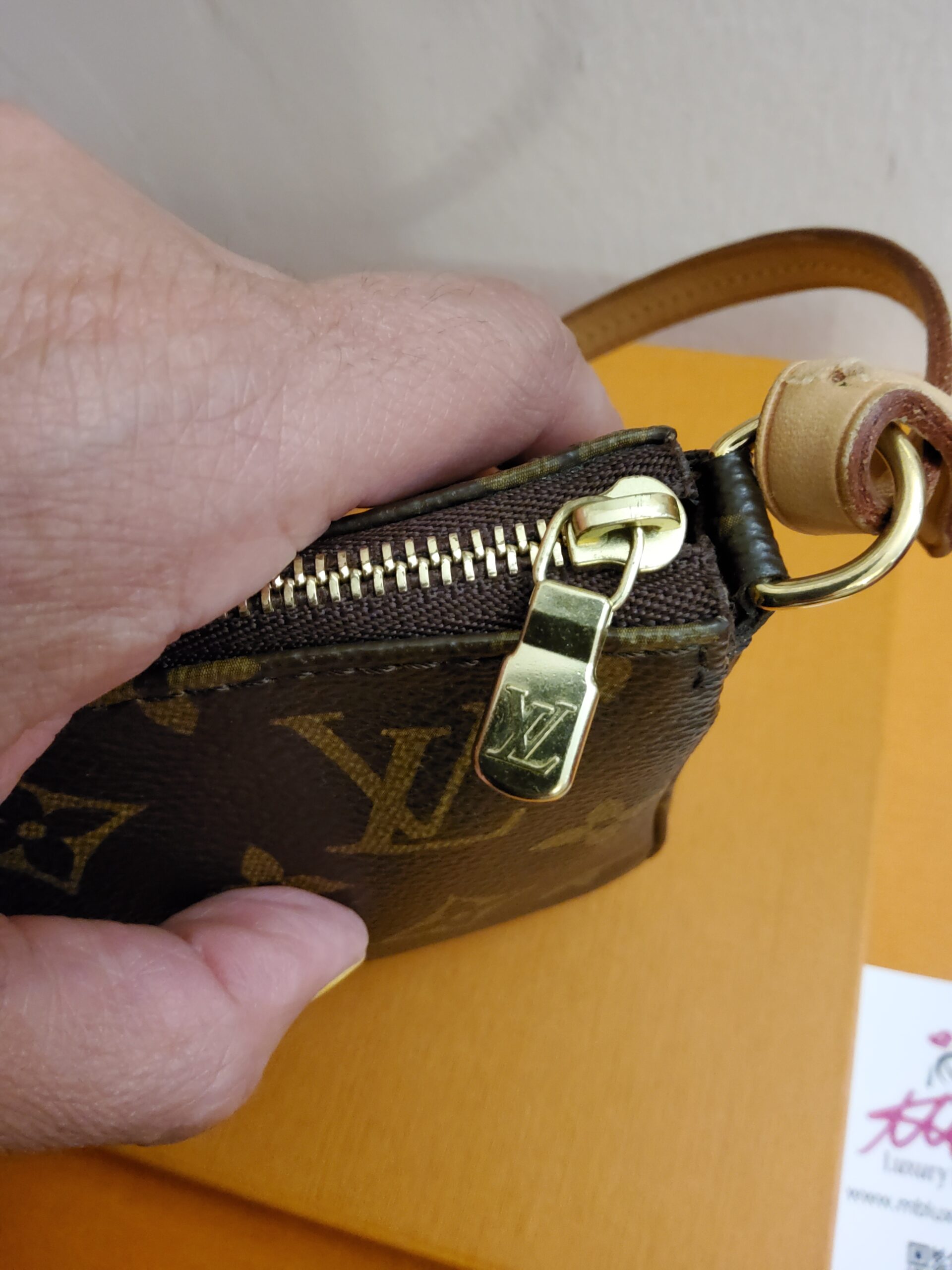 Louis Vuitton Pochette Accessoires + tracollina - immagine 7