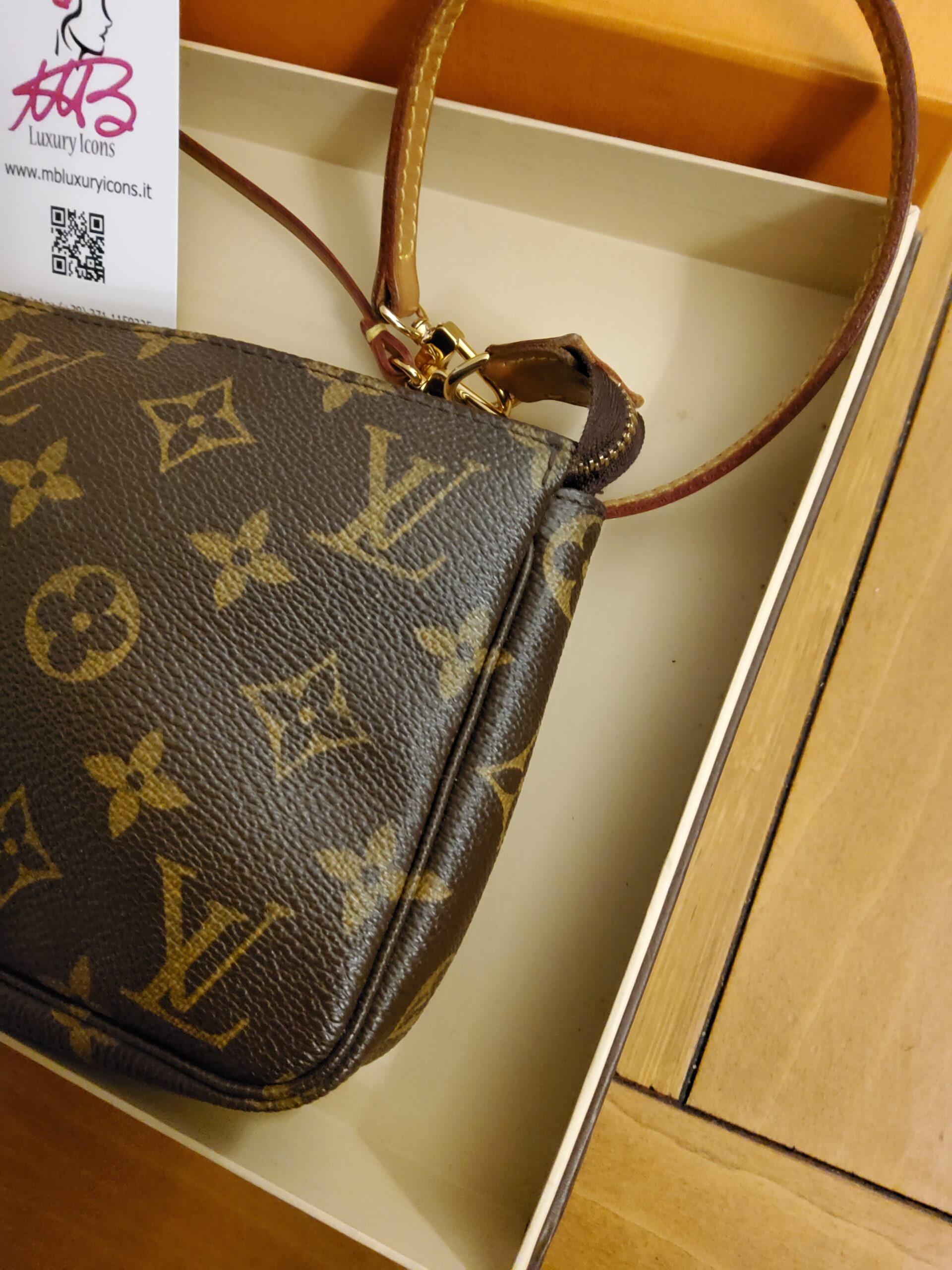 Louis Vuitton pochette Accessoires + tracolla - Mbluxuryicons Articoli di  lusso