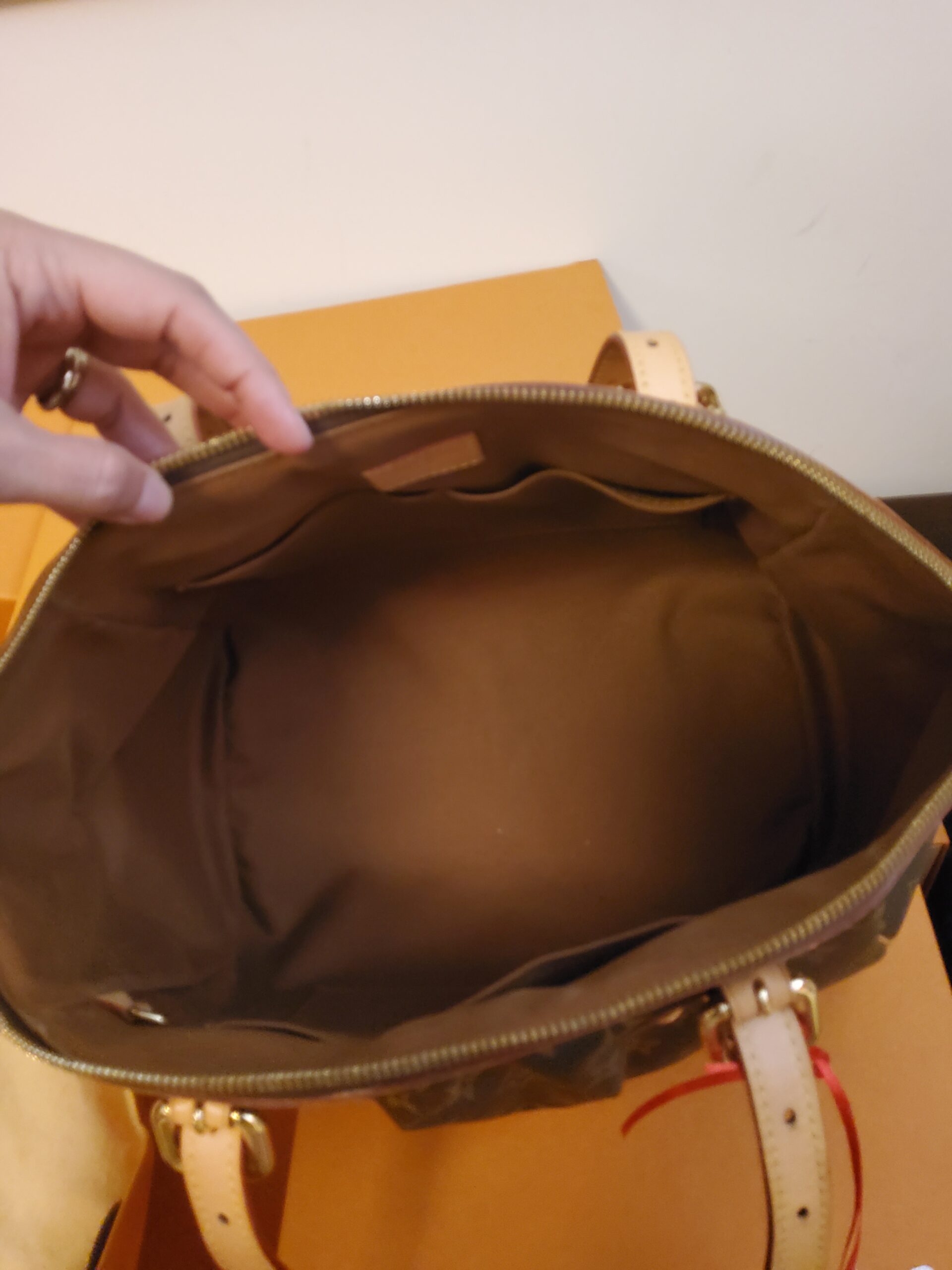 Louis Vuitton modello Tivoli gm - immagine 9