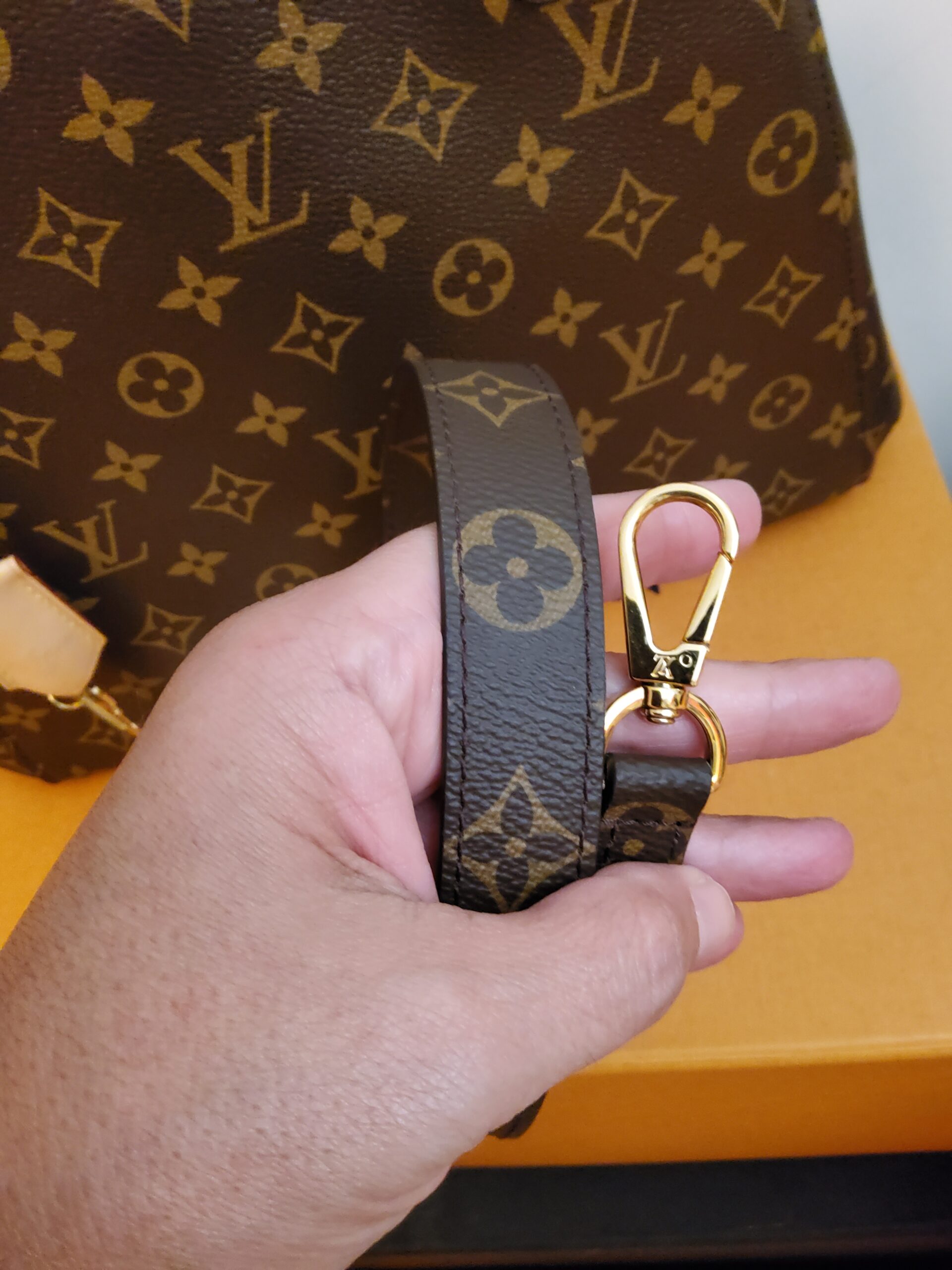 Louis Vuitton Montaigne MM - immagine 5