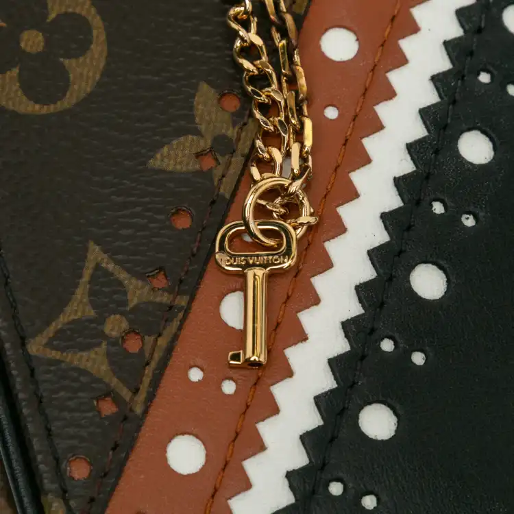 LV Monogram Brogue Pochette Metis - immagine 11